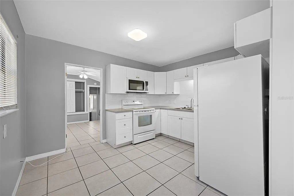2 bed, 1.0 bath, 864 sqft, $1,795 — Photo 3