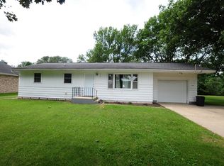 239 Bailey Dr, Manchester, IA 52057