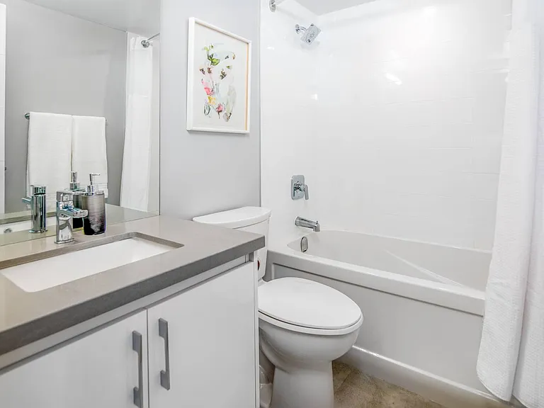 1177 Bloor St — Photo 8