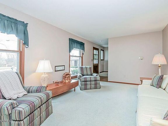 3rd image of 3034 Chamberlain Ct SE