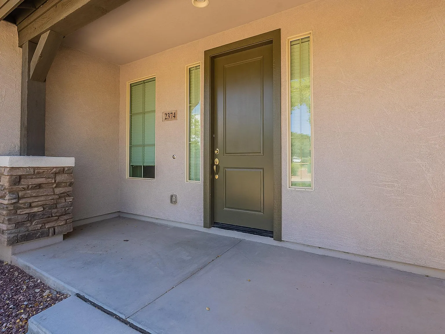 3 bed, 2.5 bath, 2000 sqft, $2,050 — Photo 4