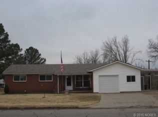 902 Country Club Dr, Hominy, OK 74035