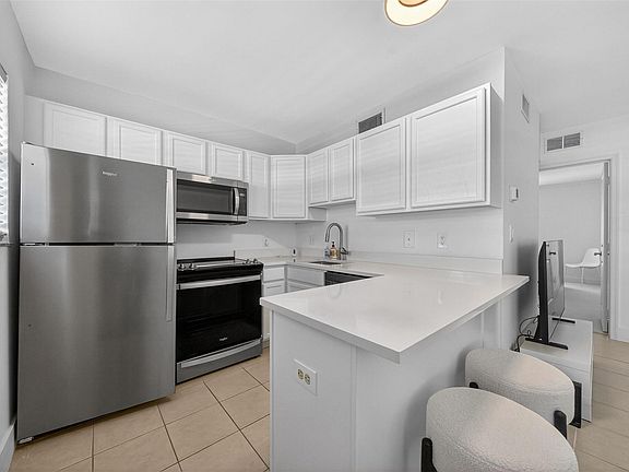 5th image of 2660 NE 8th Avenue #216