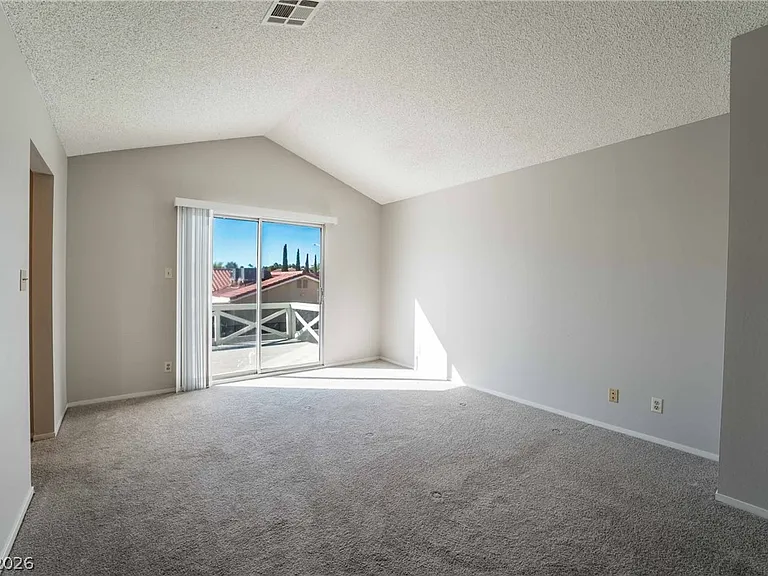 8705 Isola Dr — Photo 14