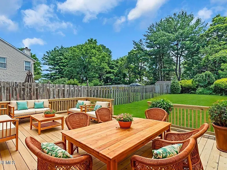 19 Longbrook Ln — Photo 44