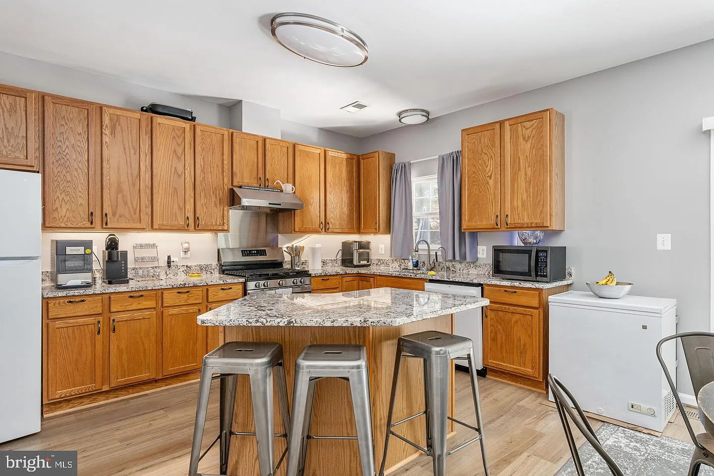 4 bed, 3.5 bath, 1448 sqft, $3,300 — Photo 3