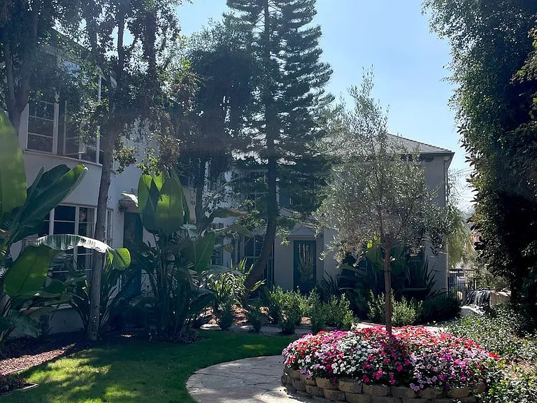3200 Rowena Ave — Photo 2