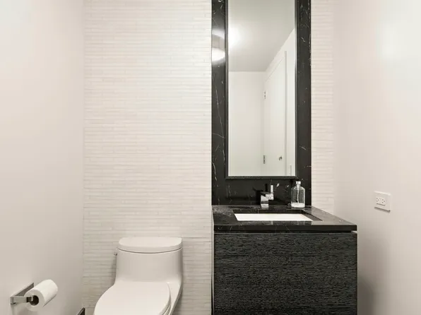 50 Riverside Boulevard image 7 of 26