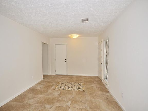 3rd image of 2015 Fairfield Ct N