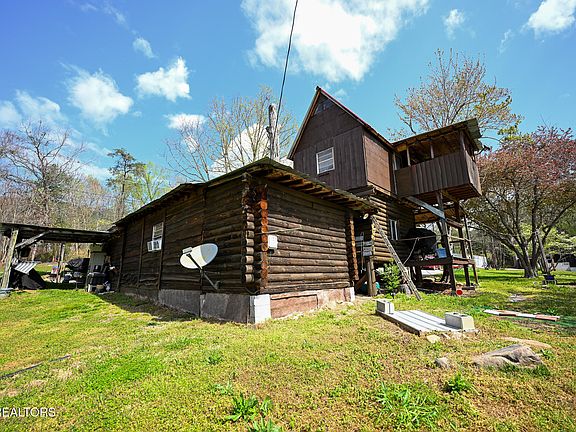 3rd image of 1941 Bluff Mountain Rd