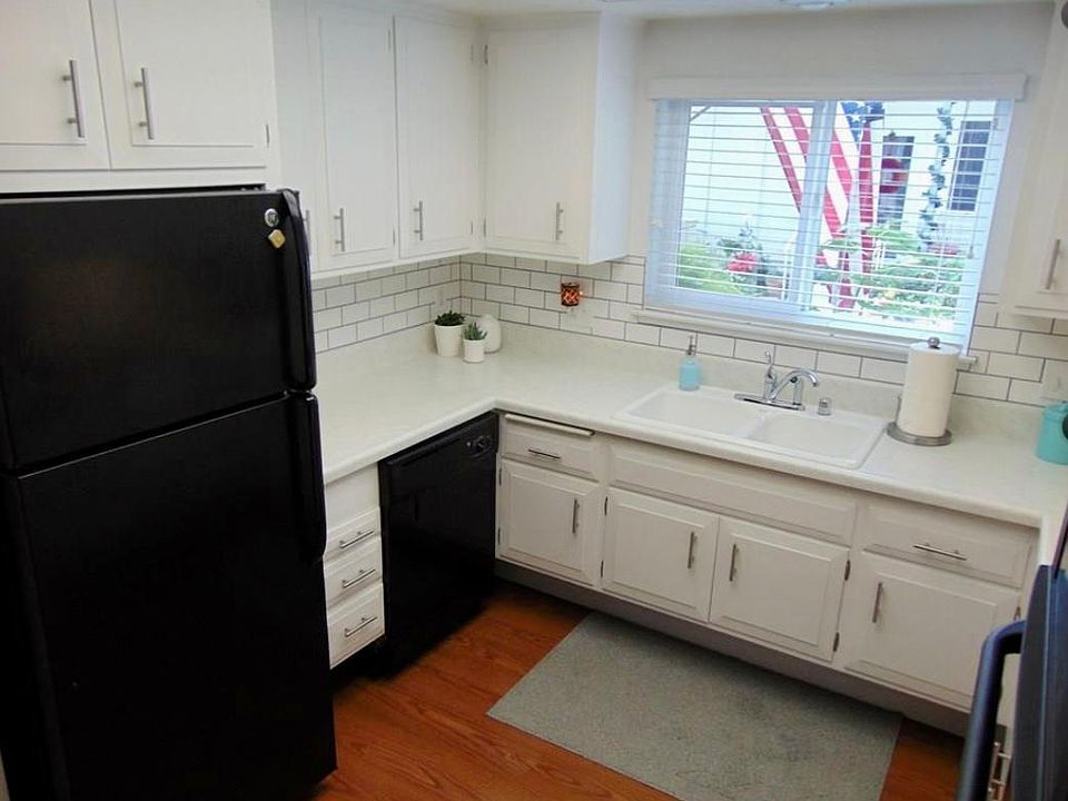 Dishwasher, regrigerator included.