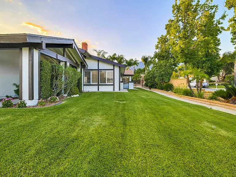 929 Darlene Ct — Photo 3