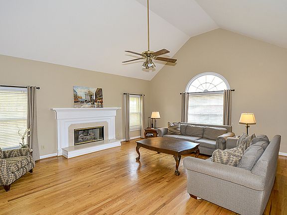 5th image of 3900 Bridlewood Dr