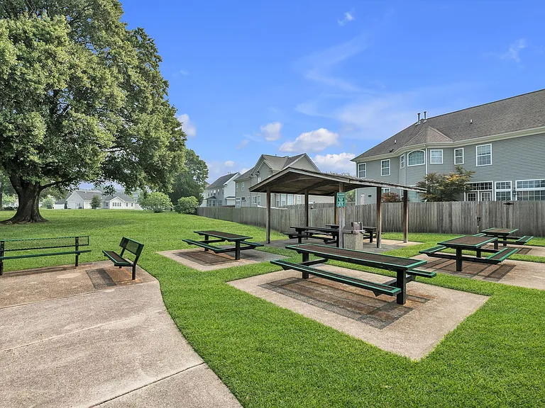 2404 Caitlan Loch Ln — Photo 49