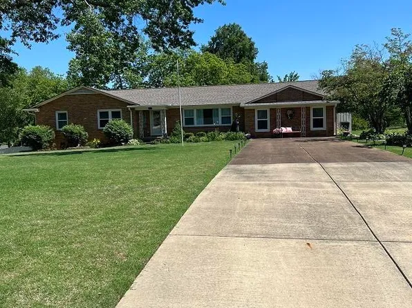 1005 Robin Hood Dr, Union City, TN 38261