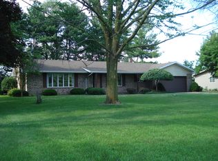 706 W Main St, Mentone, IN 46539