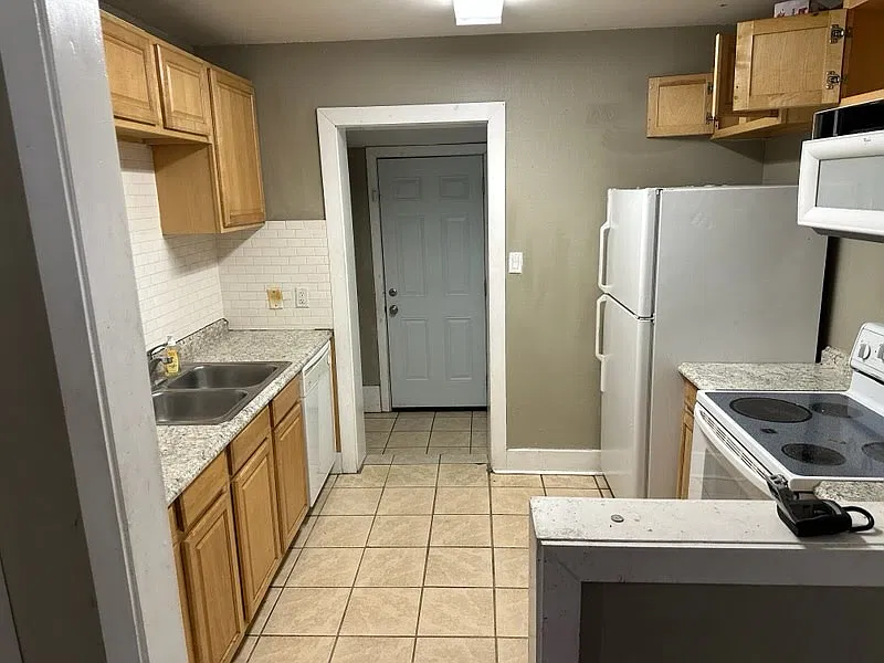 3935 Roberts Ave — Photo 2
