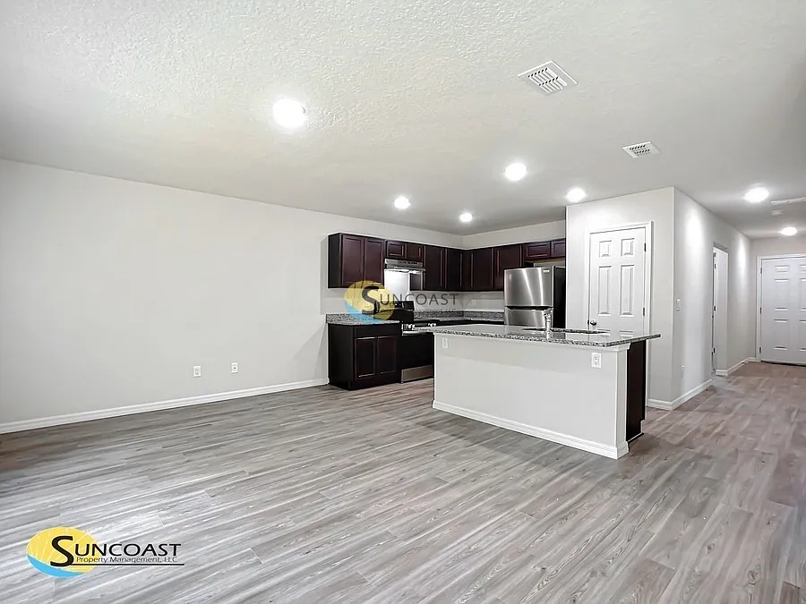 Modern 2BR/2BA Duplex ! — Photo 2