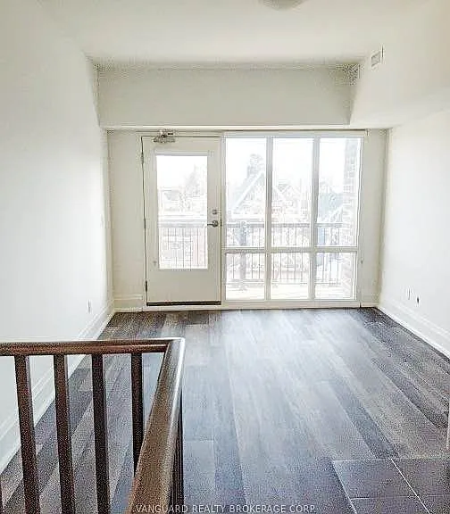 984 Dovercourt Rd #3 — Photo 2