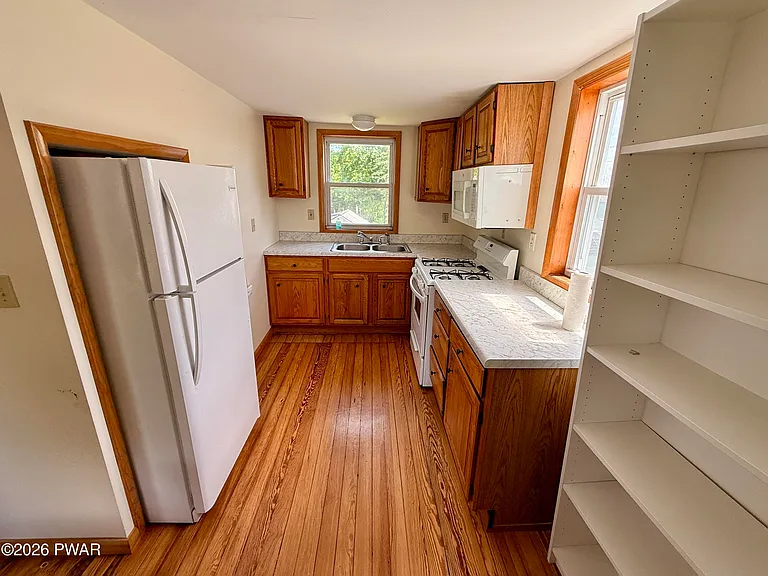 203 E Ann St #R — Photo 10