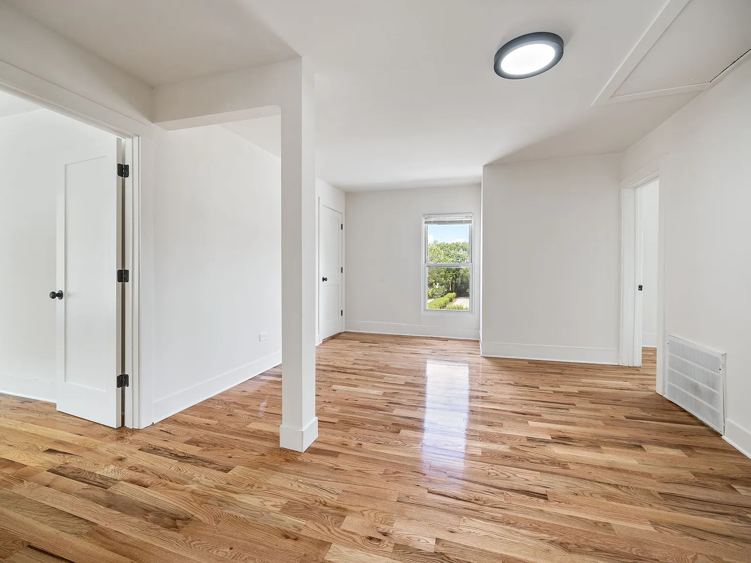 1000 Foster St — Photo 4