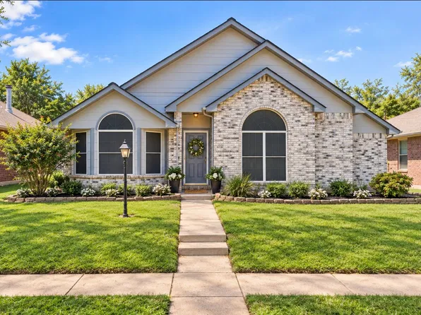 2205 Silverthorn Ln, Flower Mound, TX 75028