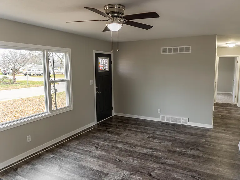 2355 Hawthorne Ct — Photo 8