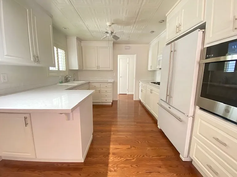 363 Helen Way — Photo 8