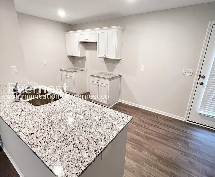 4033 Highland Ave — Photo 6