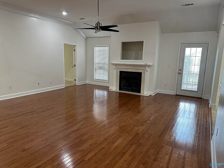 228 Tanner Point Dr — Photo 5