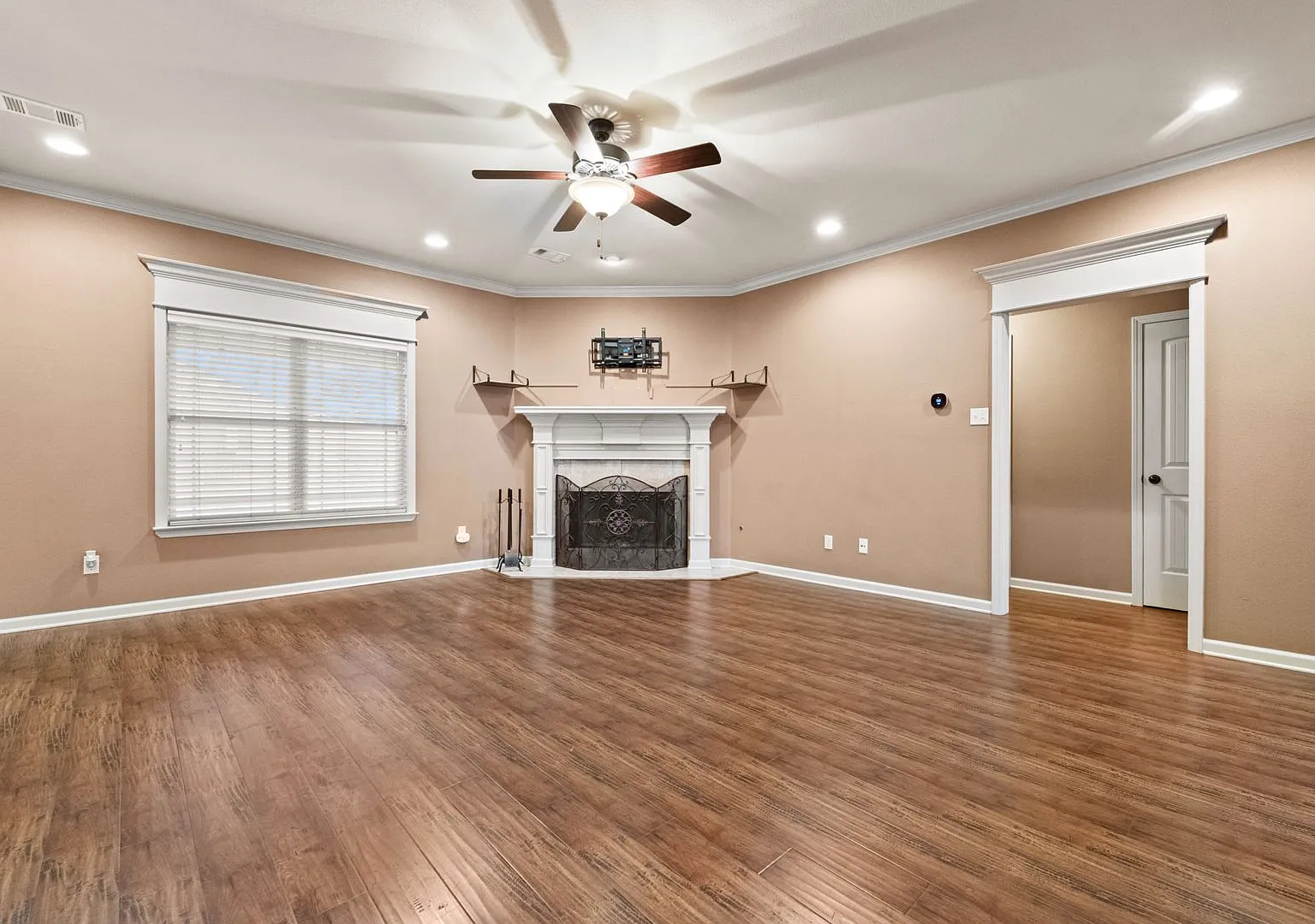 Ready for lease! — Photo 4