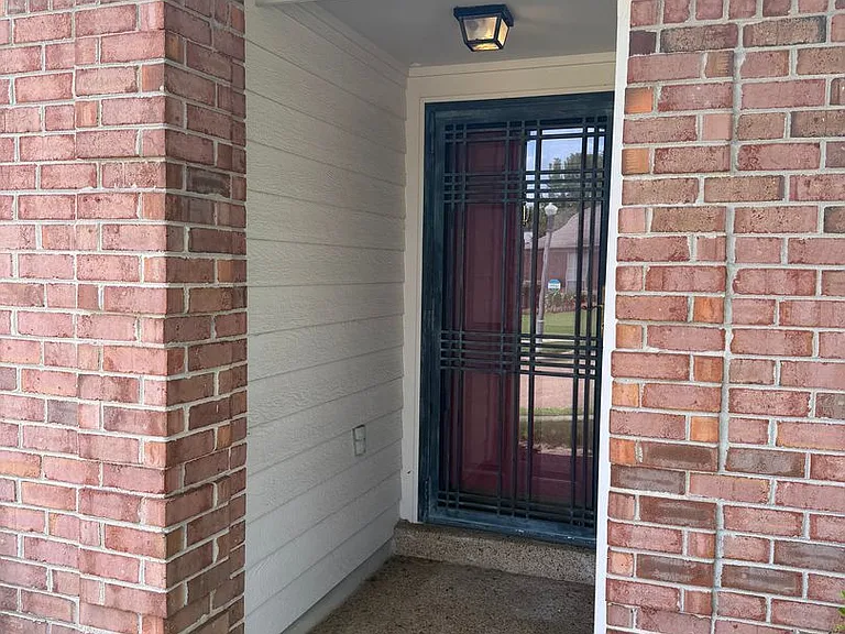 2803 Garden Park Dr — Photo 2