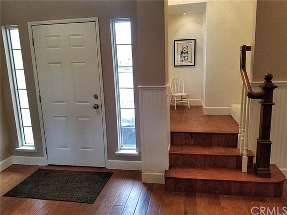 Entryway and landing to 2nd floor master bedroom
