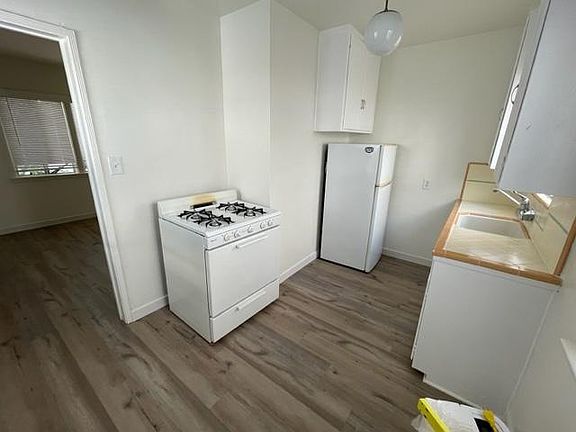 4th image of 112 La Verne Ave #3