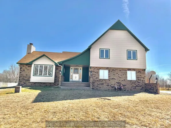 209 Sunny Dr, Doniphan, NE 68832