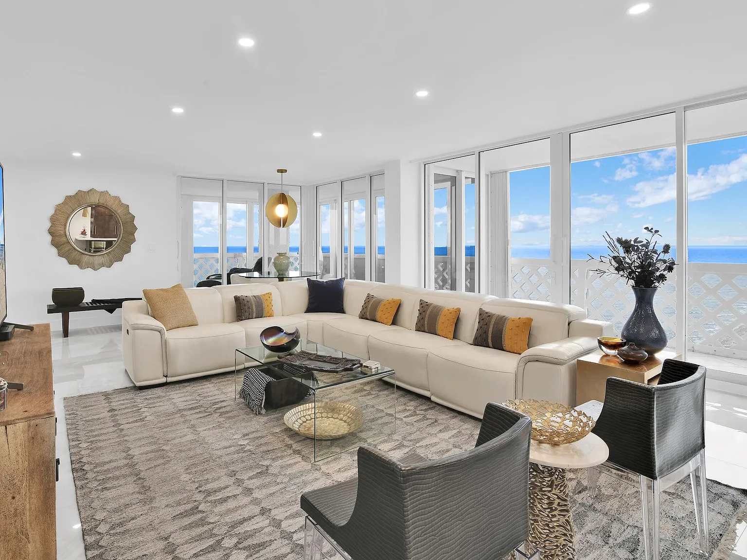 Cloister Beach Towers Condo — Photo 2