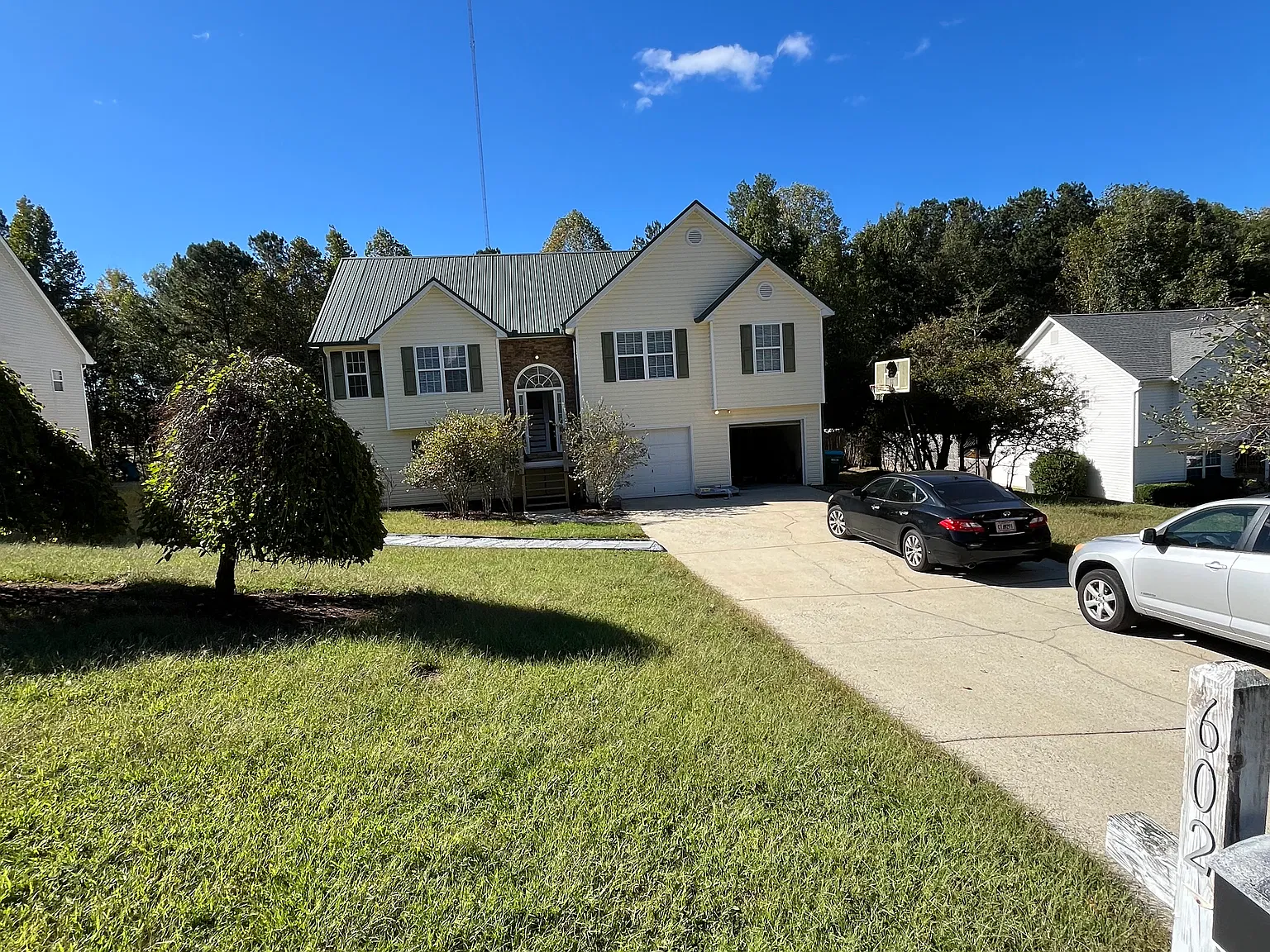 3 bed, $2,400 — Photo 1