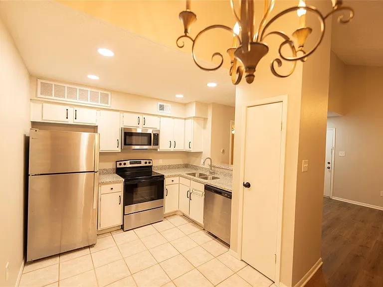 2021 Spenwick Dr #624 — Photo 4