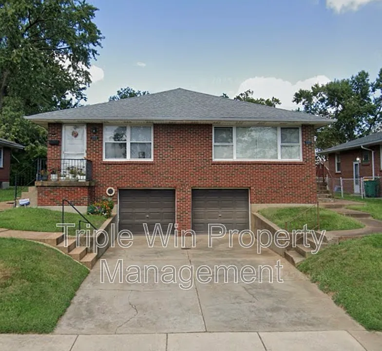 937 Chain Of Rocks Dr