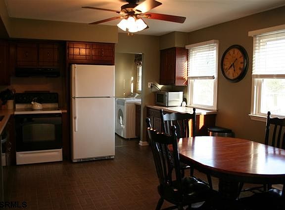 3rd image of 3025 Cedarbrook Ct