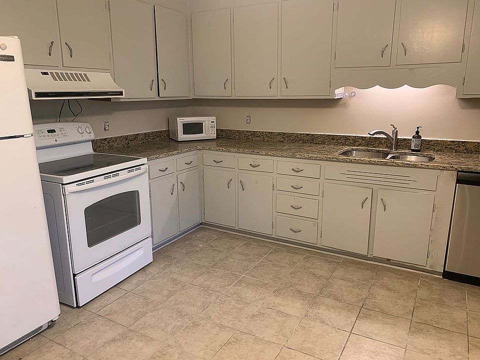 2nd image of 1411 Paddock Cir