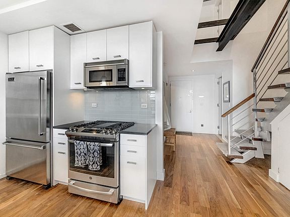5th image of 2-17 51st Ave #606