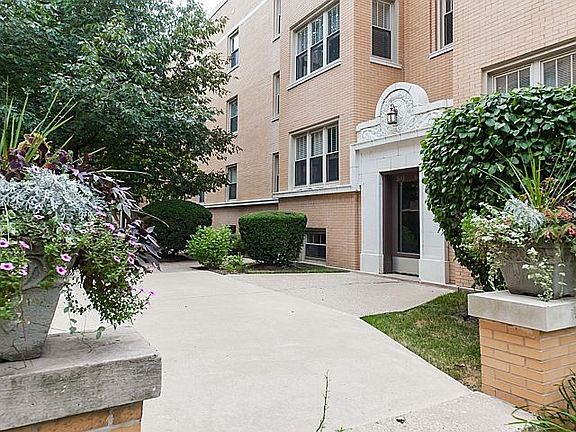 3rd image of 3143 W Palmer Blvd APT 3
