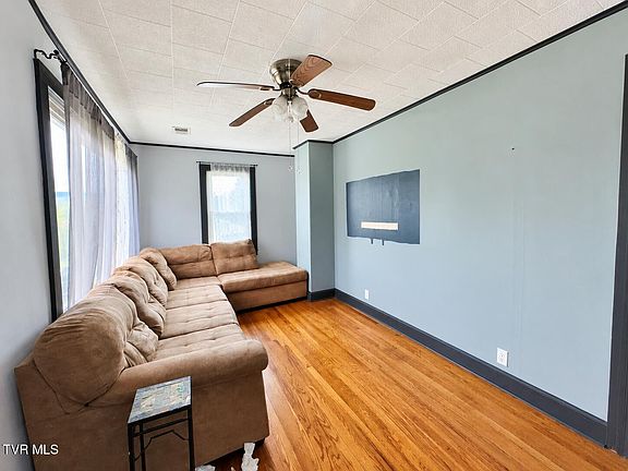 4th image of 217 Messick Ave