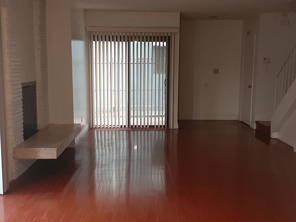 4th image of 145 W Hillcrest Blvd APT 1