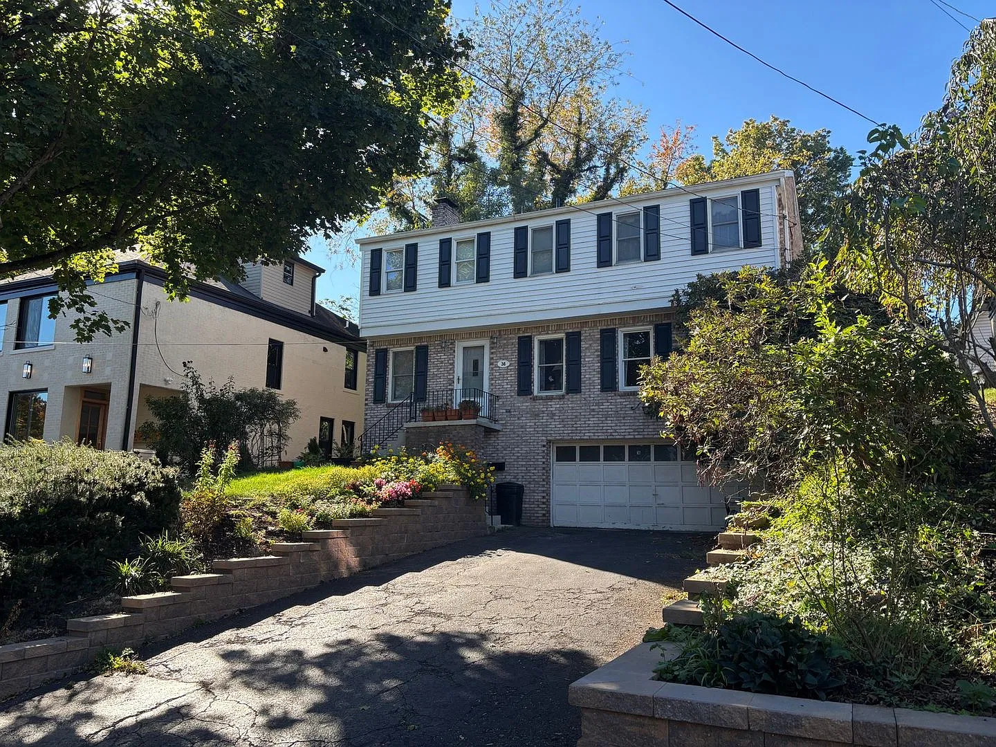 Charming 4BR House in the Mission Hills of Mt. Lebanon, Pittsburgh — Photo 1