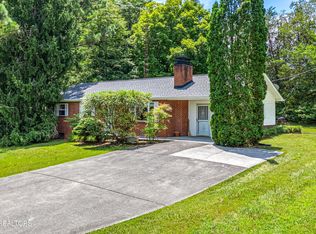 671 Green Hill Rd, Dandridge, TN 37725