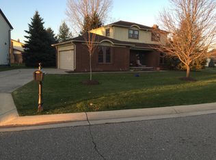 149 Foxboro Dr, Rochester Hills, MI 48309