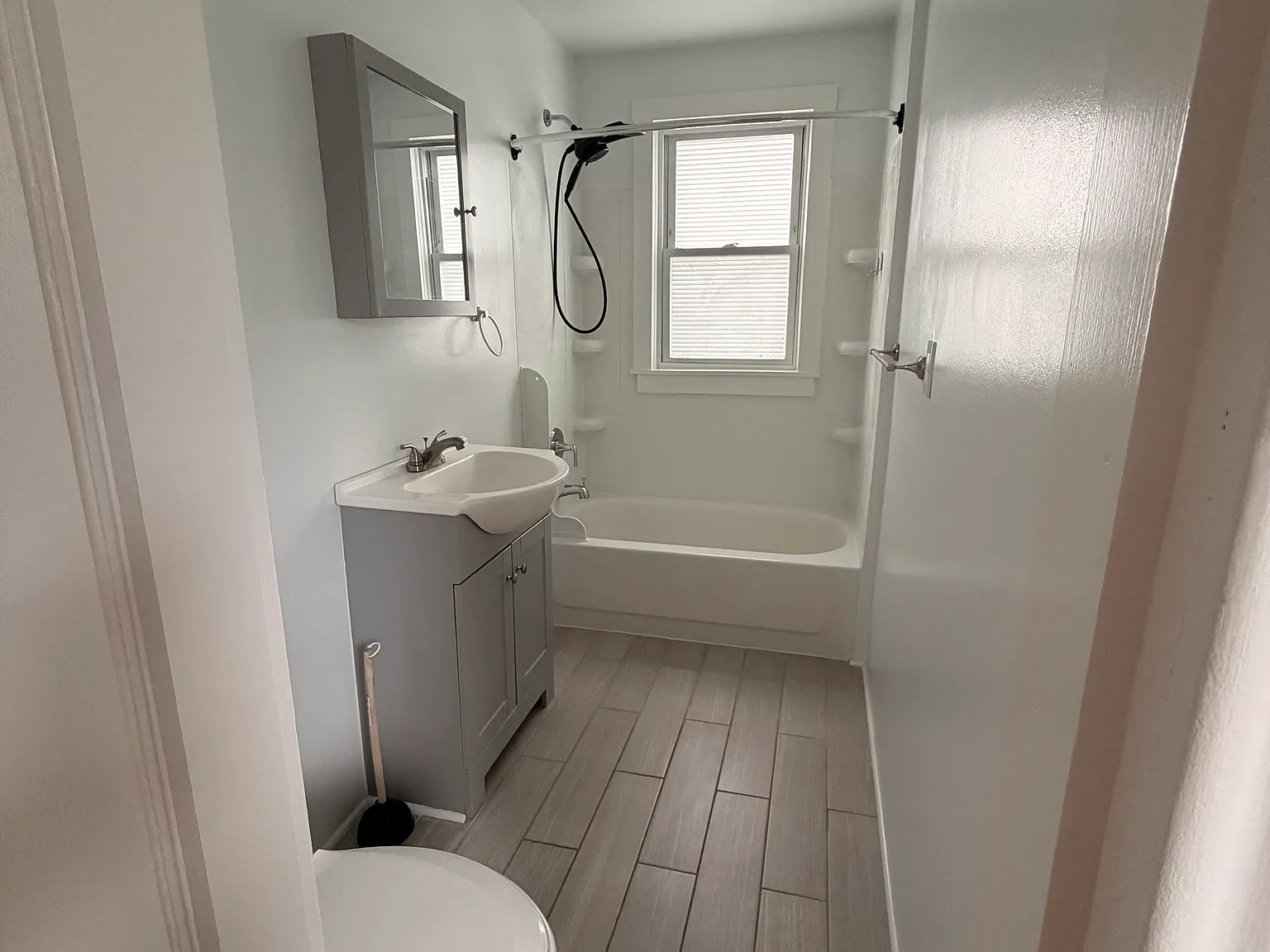 3 bed, 1100 sqft, $2,000 — Photo 4