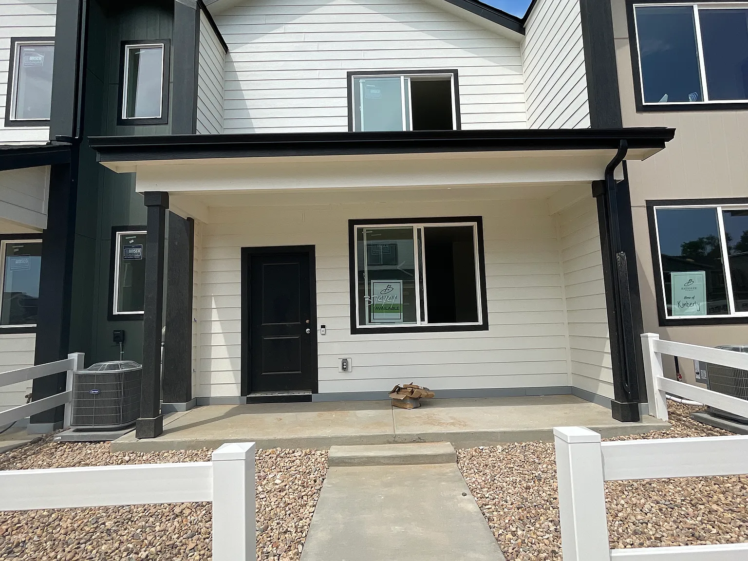 3 bed, 1190 sqft, $2,099 — Photo 1